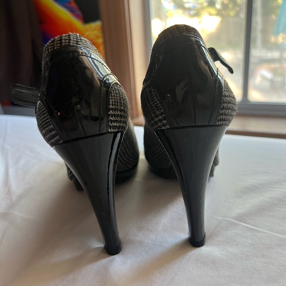 Size 9 Vintage Stuart Weitzman Pumps - Picture 4 of 5